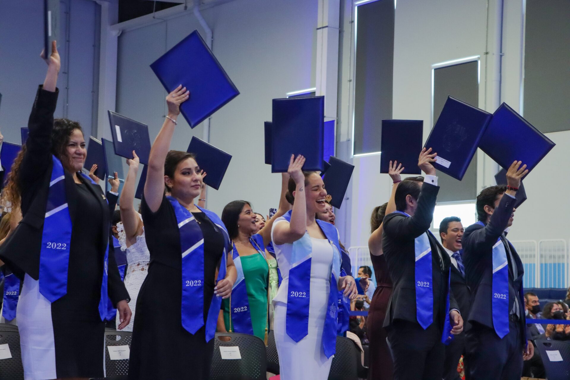 Tec de Monterrey celebra las graduaciones de casi 6 mil egresados de la