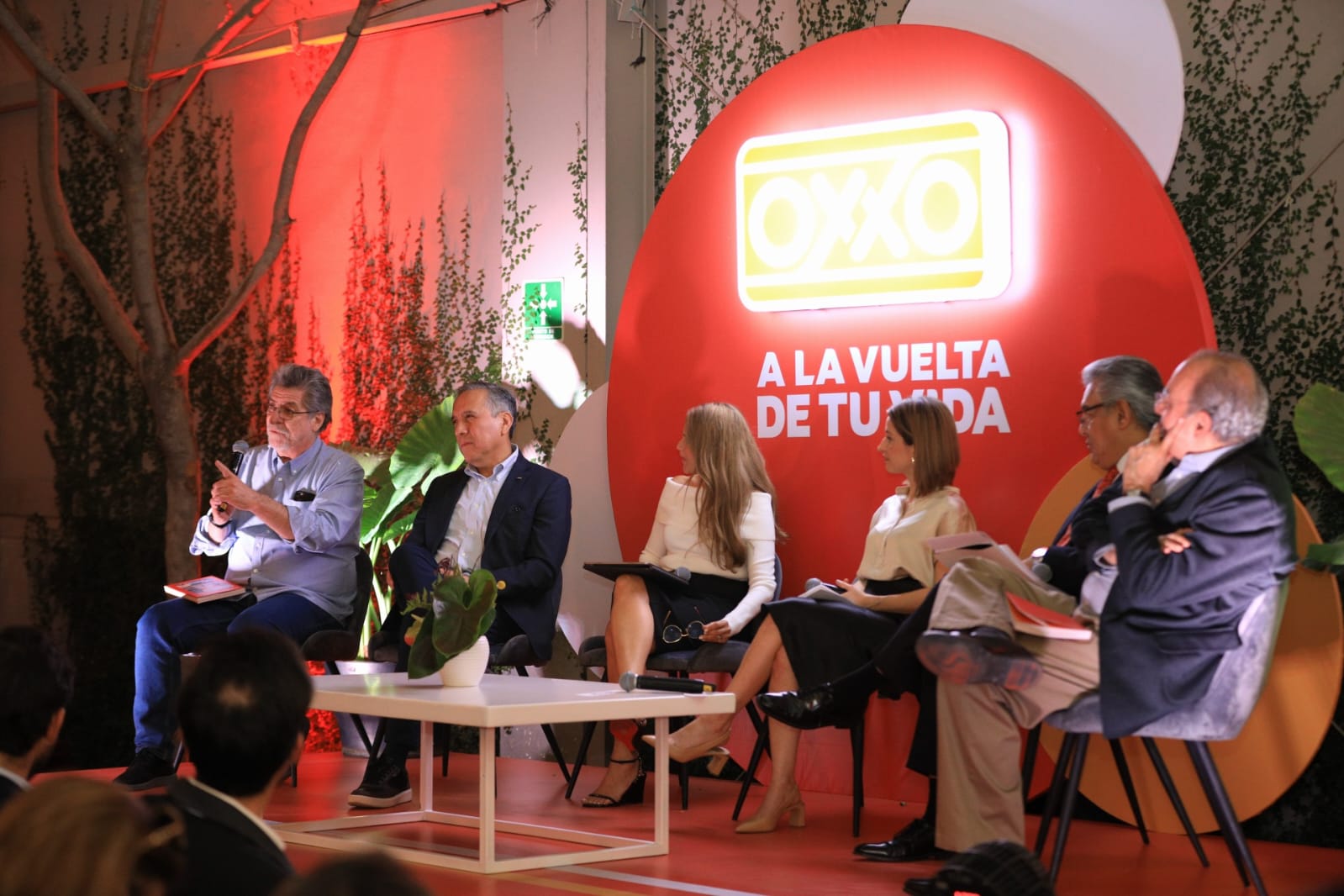 Oxxo Presenta El Libro A La Vuelta De Tu Vida Estrategia Susentable